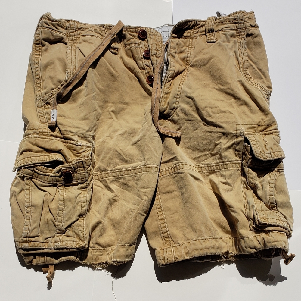 Abercrombie and Fitch vintage preowned mens size 34 light brown cargo shorts.